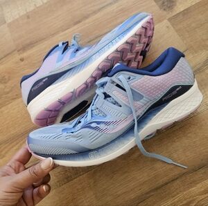 Saucony Ride 150 EVERUN Women's Athletic Shoes in Blue and Pink